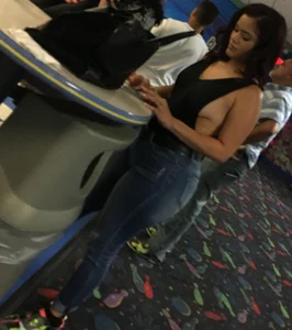 Thick brunette in tight jeans and showing some side boob