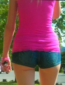 Skinny babe in denim shorts with a nice gap showing ass cheeks