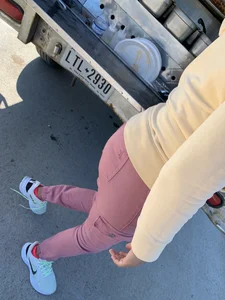 Tight Pink jeans latina