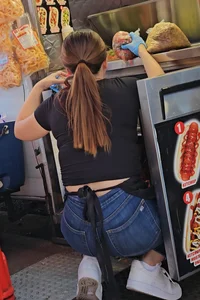 Prime latina vendor in tight Jeans. (GIF)(bonus short cap)