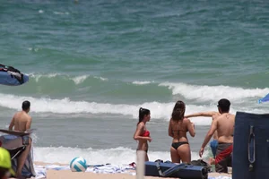 Sexy Florida beach bikini girls