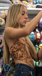 Skinny cheeky beauty in jean shorts