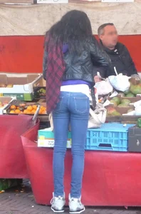Sexy candid street market girls creepshots