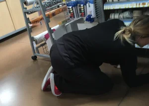 Blonde milf with a nice ass and vtl in leggings on her knees bending over