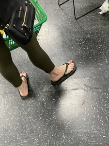 Can we see some candid feet in here?