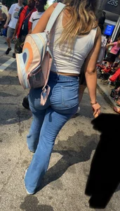Big ass Latina filling up jeans