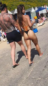 Beautiful tanned ass - busted