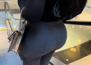 Breakneck BBL Alert — Somalian MILF window shopper (oc)