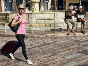 Candid girls in leggings, yoga pants, lulus and lycra