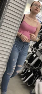 Nerdy PAWG in very tight jeans