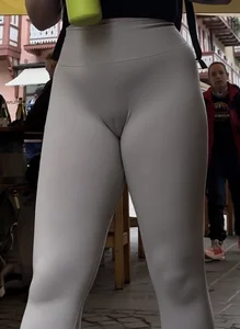 Hot gym girl camel and ass in tight leggings (OC)