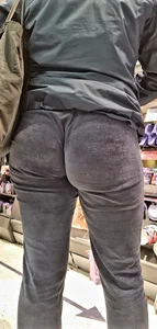 Teen in sweatpants teasing