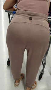Squatting milf vpl