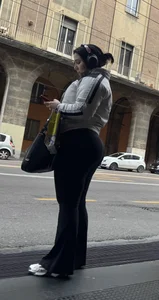 Thickest girl waiting for the bus