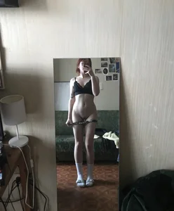 Hot girl with small tits leaked nude selfies