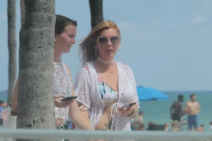 Deerfield Beach girls in bikinis