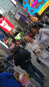 2 Friends, Times Square Ass