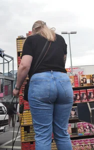 Thick blonde brick house has a massive ass