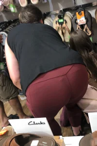 MILF in red leggings bends for the camera