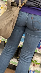 Milf tight Jeans shopping