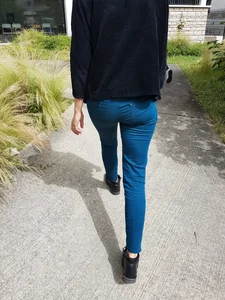 Office lady in tight jeans with vpl