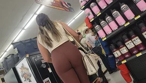 Latina ass in brown flare leggings