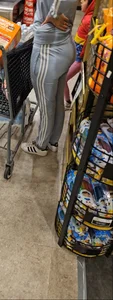 Latina mom with a dumpy in tracksuit [oc]