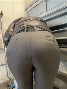 AMAZING ASS IN TIGHT DRESS PANTS🔥