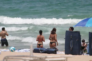 Sexy Florida beach bikini girls