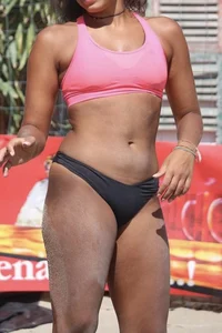 Candid girls playing volleyball at the beach creepshots