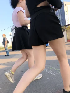 Girls in Skirts on the Street Candid Photos