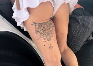 Tatted / Pawg showing ass in skirt for everyone to see (OC)
