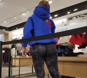Brunette juicy ass Lululemon worker