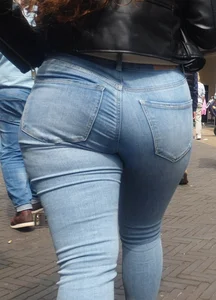 Pawg white girl in very tight jeans