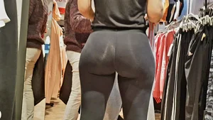 Insane bubble butt in adidas leggings