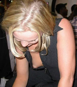 Candid boobs, nip slip and downblouse pics