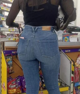 Amazing girl bubble butt in tights jeans