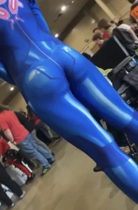 REALLY TIGHT blonde babe in samus cosplay!