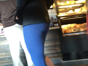 Starbucks booty and gap in striped blue leggings while in line