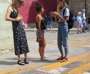nice girl, skinny shorts peach in sight