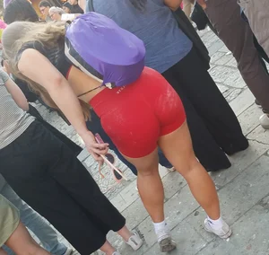 Big peach in shorts leggings, cute white girl