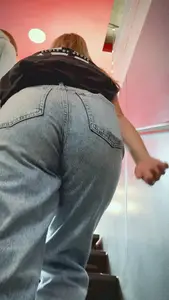 7 college girls going the upstairs in jeans