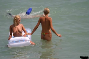Beach voyeur babes in bikinis, thongs and topless