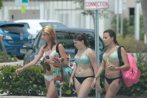 Even more hot and sexy bikini babes in Florida