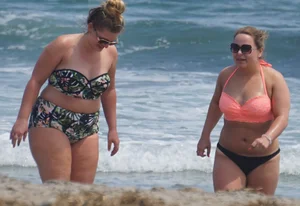 Thick and sexy bikini babe in black and peach bikini outfit
