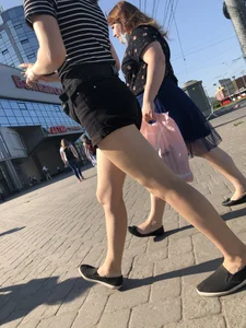 Candid teen in shorts with nice legs and booty street pics
