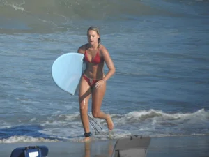 Candid surfer girl with a great body beach creepshots