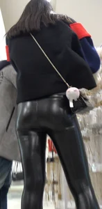 Gorgeous leather leggings omg😍