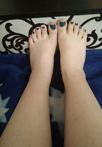 Teen girls and their feet