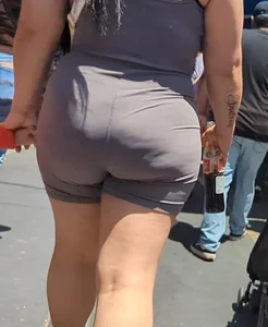 MILF Leggings showing VTL (OC)